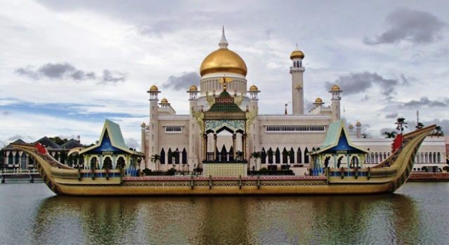 Masjid Sultan Ali Omar Saifuddin ~ Brunei Darussalam