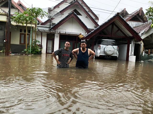 Banjir di persada Kemala Jati bening Bekasi