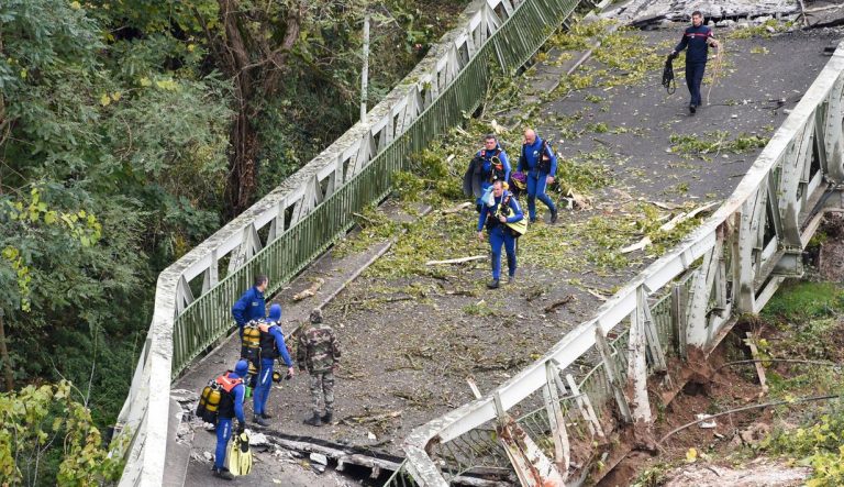 France bridge collapse: 50-tonne lorry ‘probably caused accident’ | Jembatan Prancis runtuh: truk seberat 50 ton diduga penyebab kecelakaan | Kaitannya dengan asuransi CECR