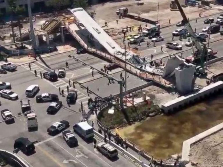 A new bridge collapsed in Florida – Jembatan baru berdiri runtuh di Florida