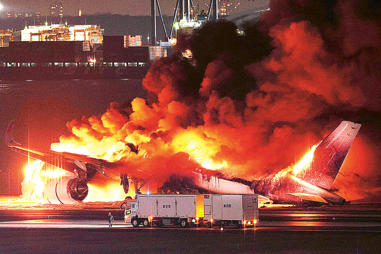 Standar Keselamatan Landas Pacu Bandara Haneda Jepang Jadi Sorotan usai Tabrakan Pesawat